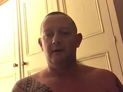 Croydonchris strips naked and cums