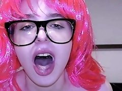 Sexy cam slut offers best blowjob until cum floods her mouth