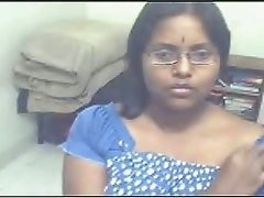 Amateur Indian girl exposes huge boobs on camera